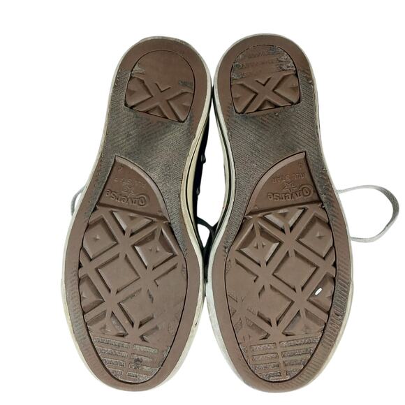 CONVERSE! CHUCK TAYLOR ALL STAR BLACK, WHITE HIGH TOP SNEAKERS, TENNIES! SZ 6 - Picture 9 of 10